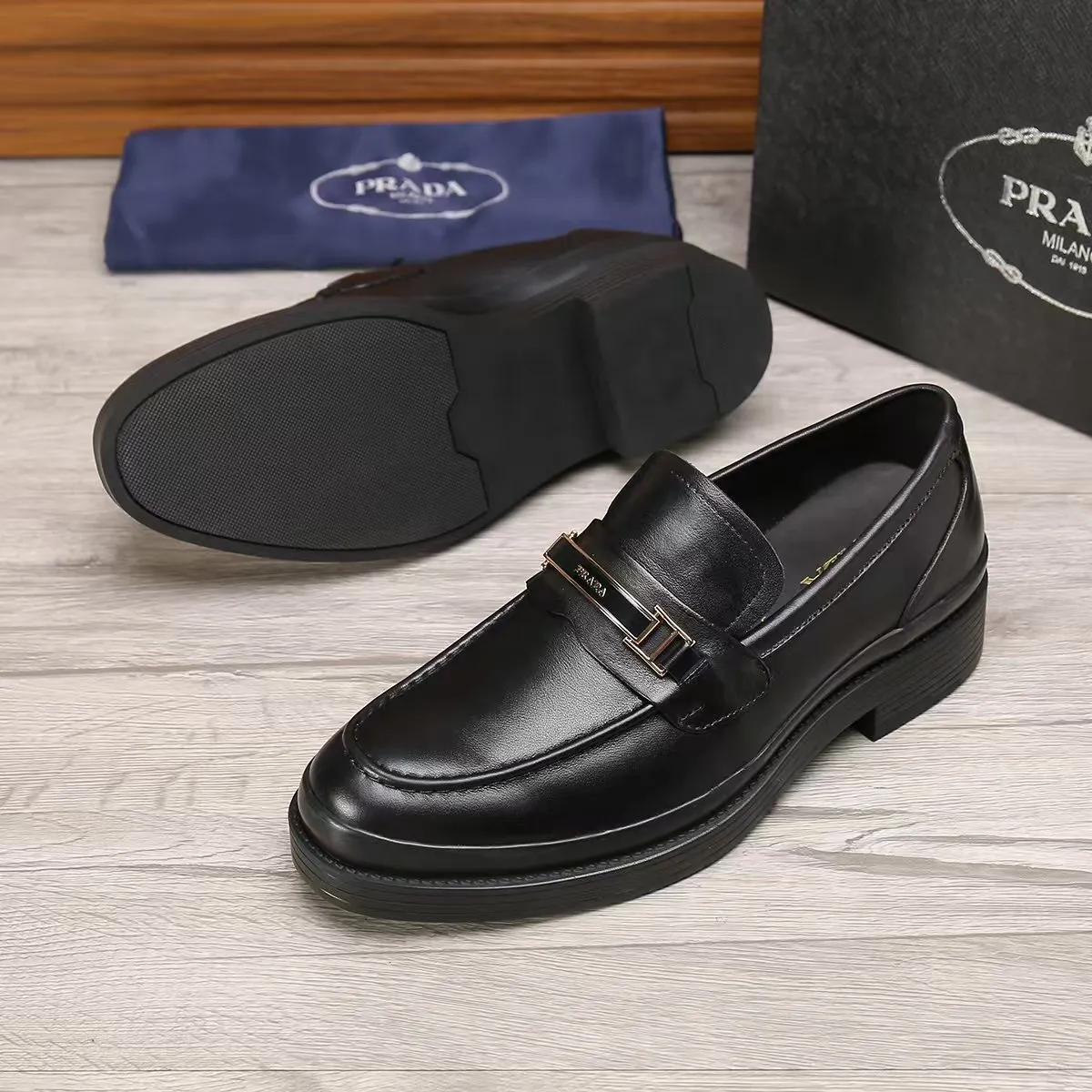 Men's shoes 💰540 💰💰🎩🎩【Prada】Counter 1:1⬆️original reproduction, absolute quality🆗Original outsole, high-quality imported rubber, wear-resistant and non-slip, never degummed, upper material: imported first-layer cowhide➕anti-slip foam outsole, official website material, lining material: water-dyed leather lining, 3 colors available! Code number 38-45